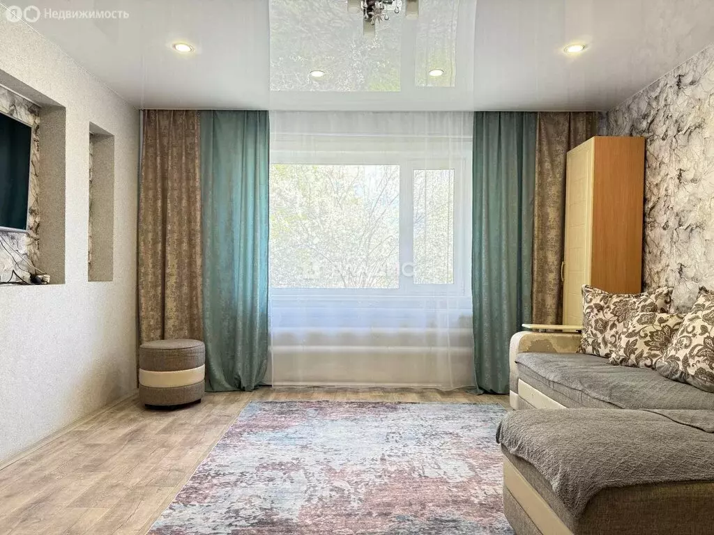 3-комнатная квартира: село Тамбовка, Заводская улица, 11 (64.4 м) - Фото 0