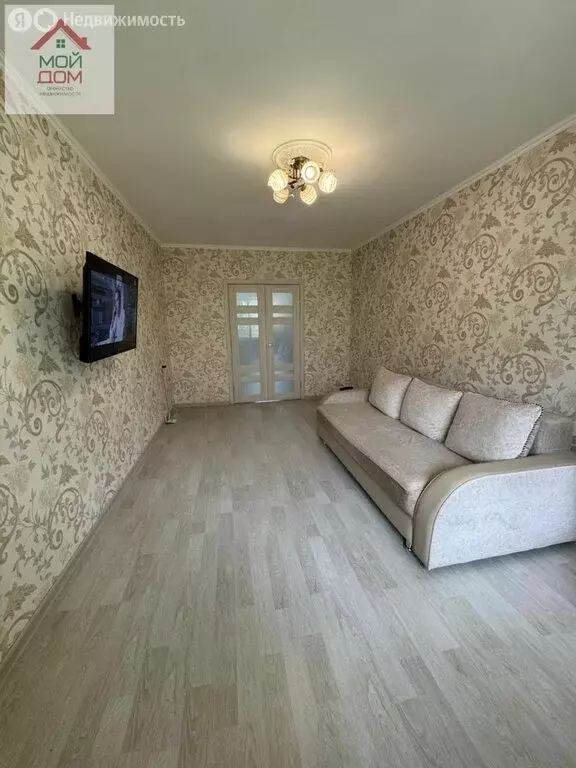 3-комнатная квартира: Элиста, 8-й микрорайон, 59 (65 м) - Фото 0