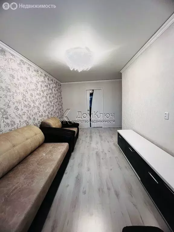 3-комнатная квартира: Кумертау, Первомайская улица, 24 (56.4 м) - Фото 1