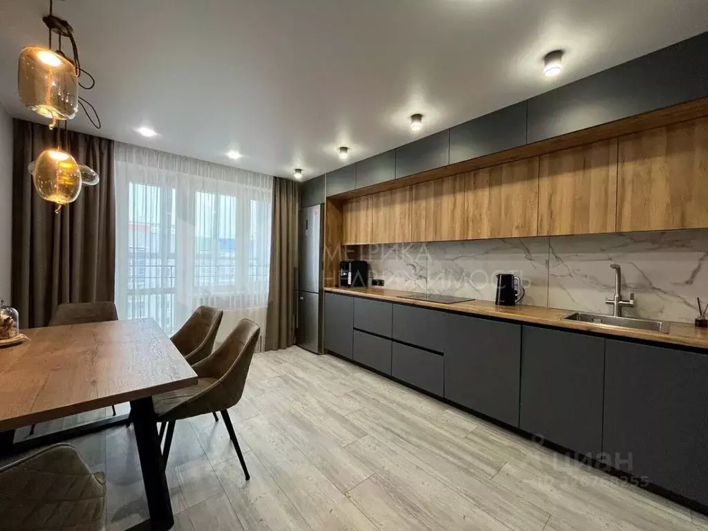 3-к кв. Тюменская область, Тюмень ул. Александра Митинского, 7 (92.8 ... - Фото 1