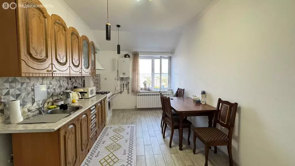 2-комнатная квартира: Владикавказ, улица Бимболата Ватаева, 5 (80 м) - Фото 0