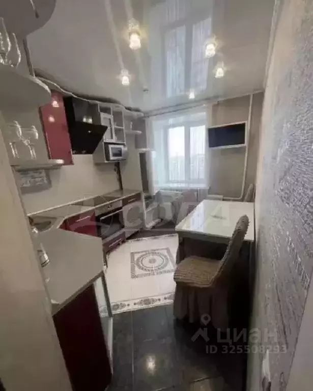 3-к кв. Тюменская область, Тюмень ул. Федюнинского, 17 (64.0 м) - Фото 1