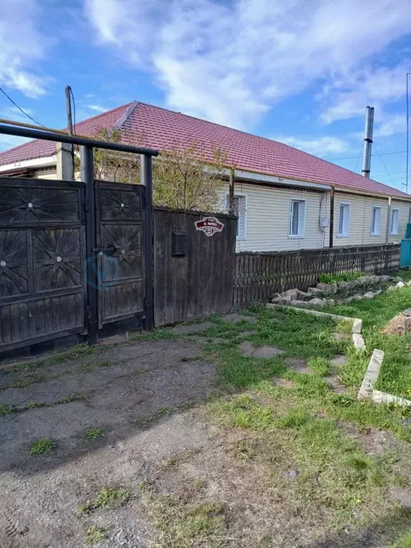 3-к кв. Омская область, Кормиловка рп ул. Карла Маркса, 127 (100.0 м) - Фото 0