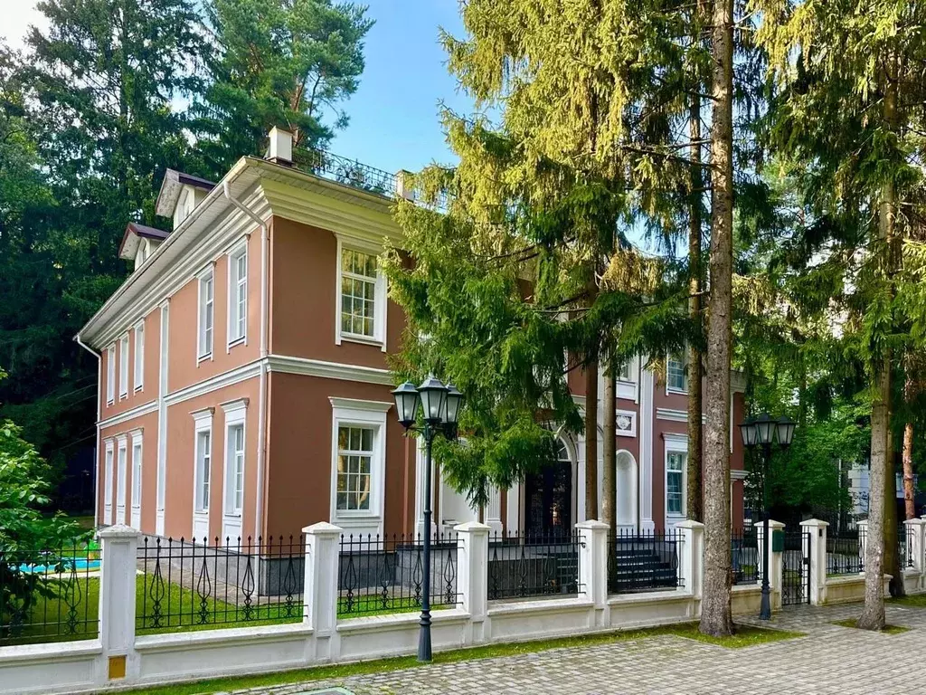 Дом в Московская область, Одинцовский городской округ, д. Новодарьино ... - Фото 1