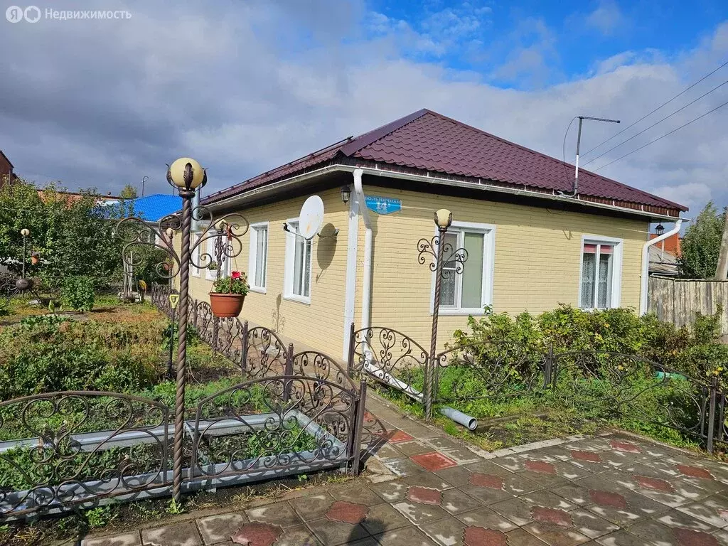 Дом в Калачинск, Больничная улица (105 м) - Фото 1