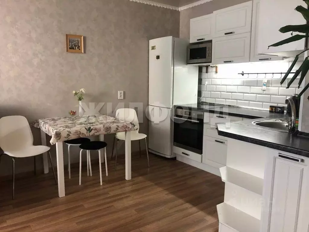 2-к кв. Новосибирская область, Новосибирск ул. Одоевского, 1/10 (36.8 ... - Фото 1