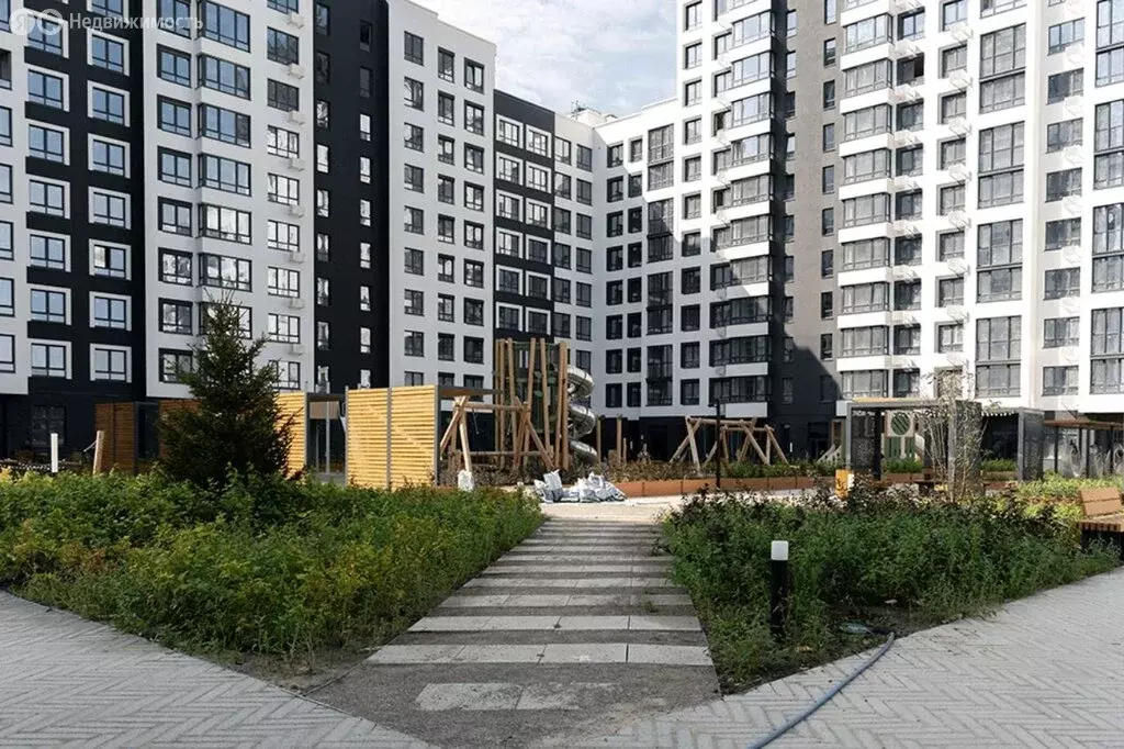 1-комнатная квартира: Тюмень, улица Братьев Бондаревых, 5 (37 м) - Фото 2