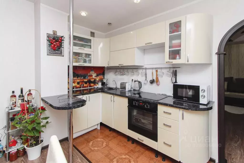 1-к кв. Тюменская область, Тюмень ул. Клары Цеткин, 61к1 (51.0 м) - Фото 1