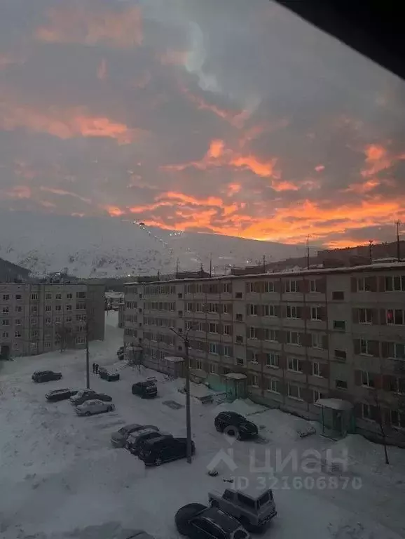 2-к кв. Мурманская область, Кировск Олимпийская ул., 21 (50.0 м) - Фото 0