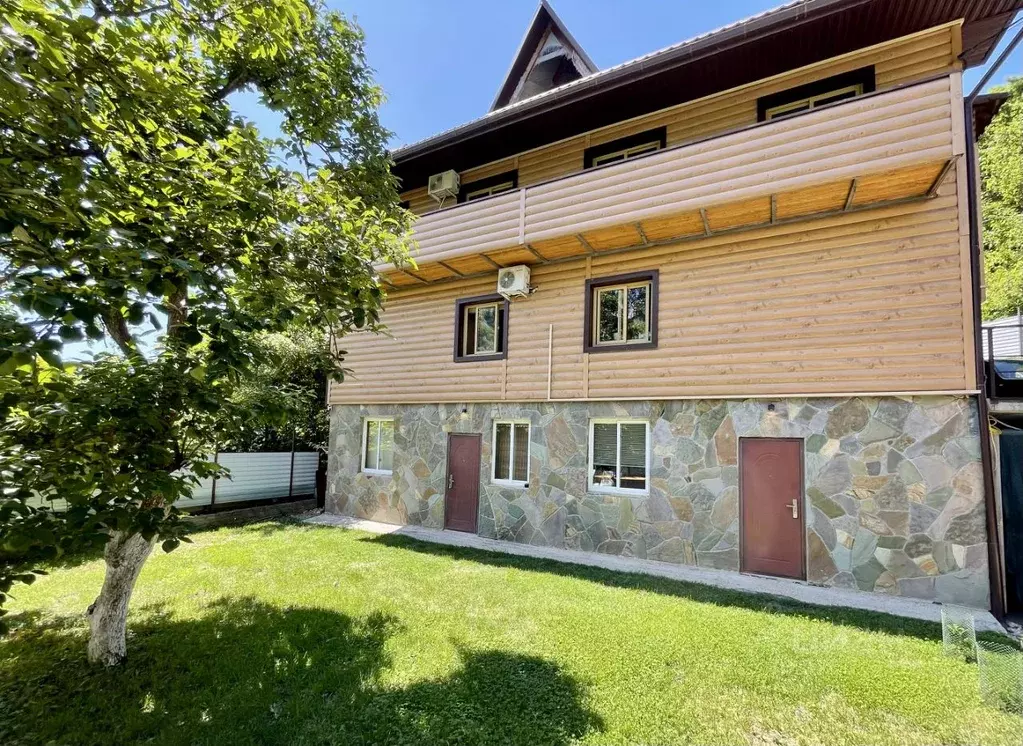 Дом в Краснодарский край, Сочи Совет-Квадже мкр, ул. Есенина, 17В (200 ... - Фото 0
