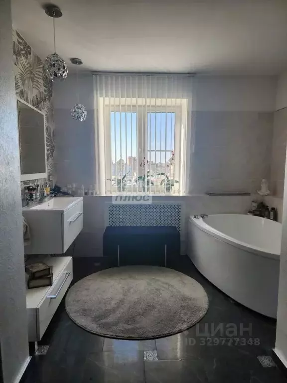 3-к кв. Липецкая область, Липецк ул. И.В. Свиридова, 18 (83.0 м) - Фото 1