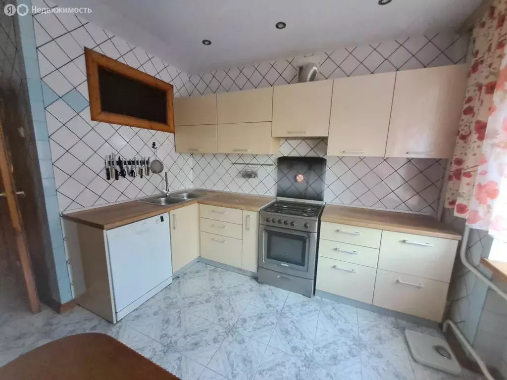 3-комнатная квартира: Ейск, улица Горького, 25/5 (100 м) - Фото 1