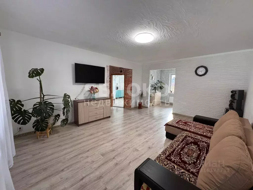 Дом в Пермский край, Усолье Усольский район, ул. Свободы, 48 (216 м) - Фото 1