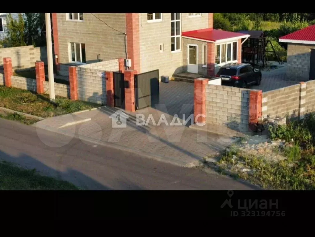 Дом в Белгородская область, Строитель Яковлевский городской округ, ул. ... - Фото 1