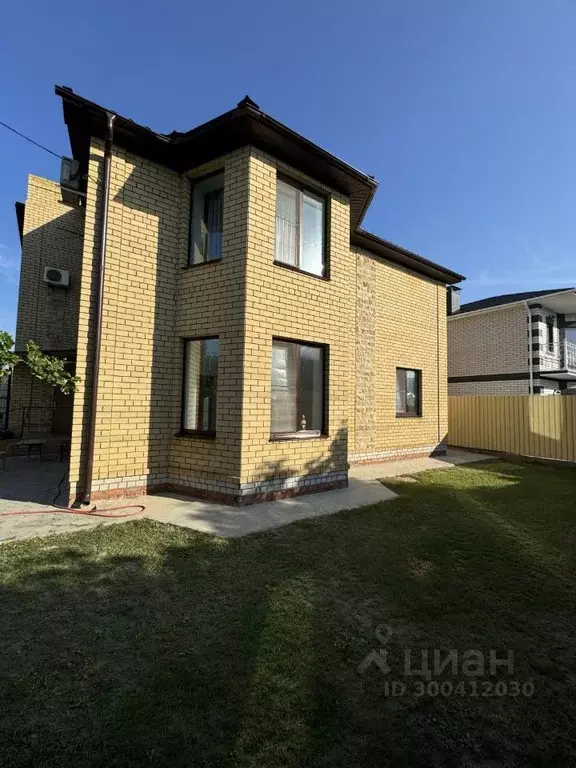 Коттедж в Волгоградская область, Волгоград Кузнецкая ул. (241 м) - Фото 1