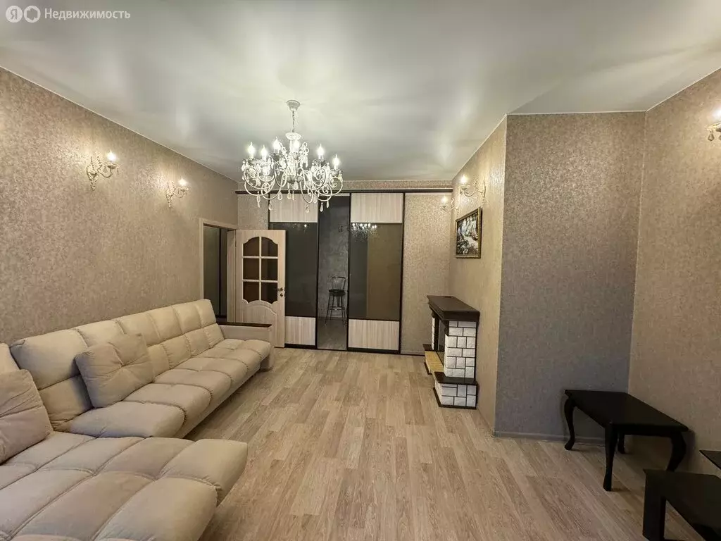 1-комнатная квартира: Челябинск, Коммунистическая улица, 9А (55.3 м) - Фото 0