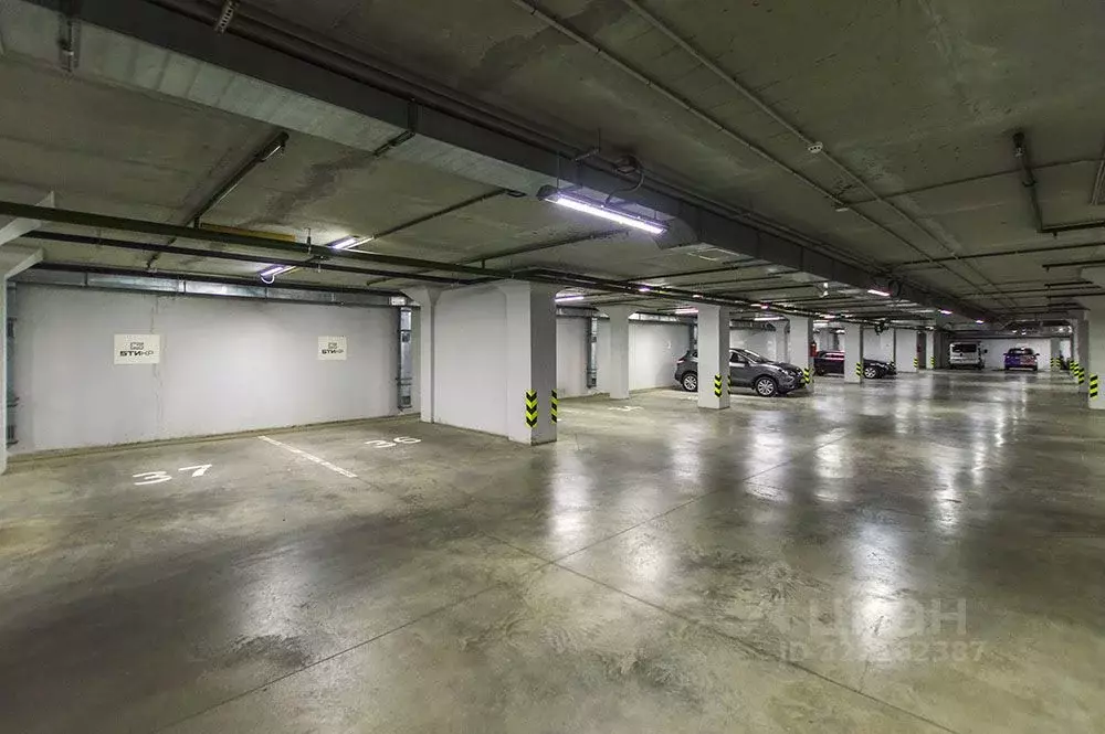 Гараж в Свердловская область, Екатеринбург ул. Сакко и Ванцетти, 64 ... - Фото 1