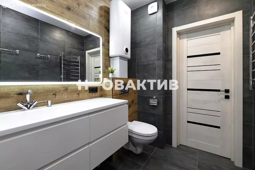 3-комнатная квартира: Новосибирск, улица Фрунзе, 252/1 (63.8 м) - Фото 0