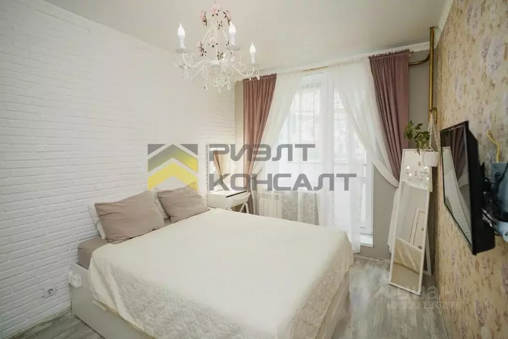 2-к кв. Омская область, Омск просп. Комарова, 15к4 (42.8 м) - Фото 0