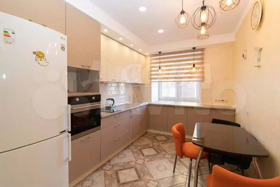 2-к. квартира, 60 м, 2/14 эт. - Фото 1