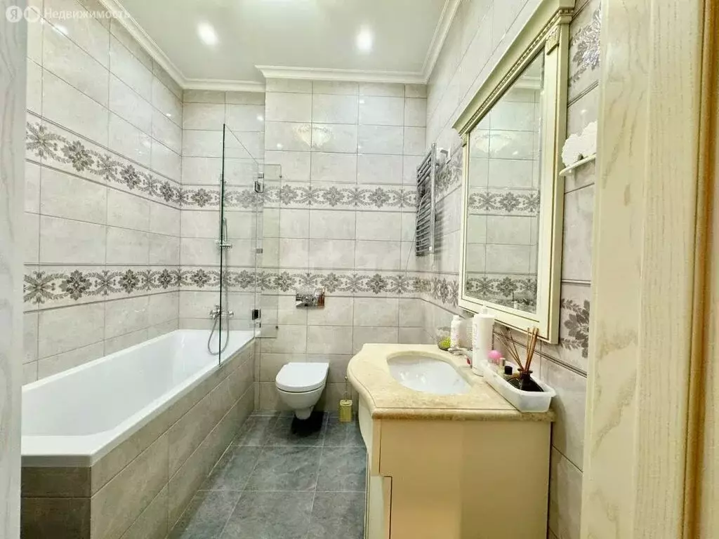 3-комнатная квартира: посёлок городского типа Ореанда, 60Гк8 (97 м) - Фото 1