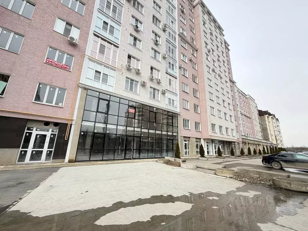 Торговая площадь в Кабардино-Балкария, Нальчик ул. Атажукина (380 м) - Фото 1