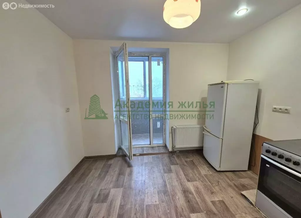 1-комнатная квартира: Энгельс, 1-й Студенческий проезд, 1 (39.7 м) - Фото 2