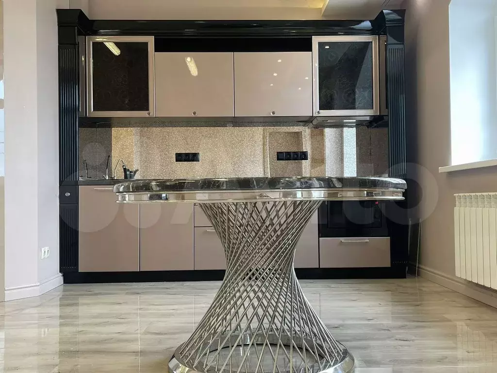 3-к. квартира, 105 м, 5/5 эт. - Фото 1