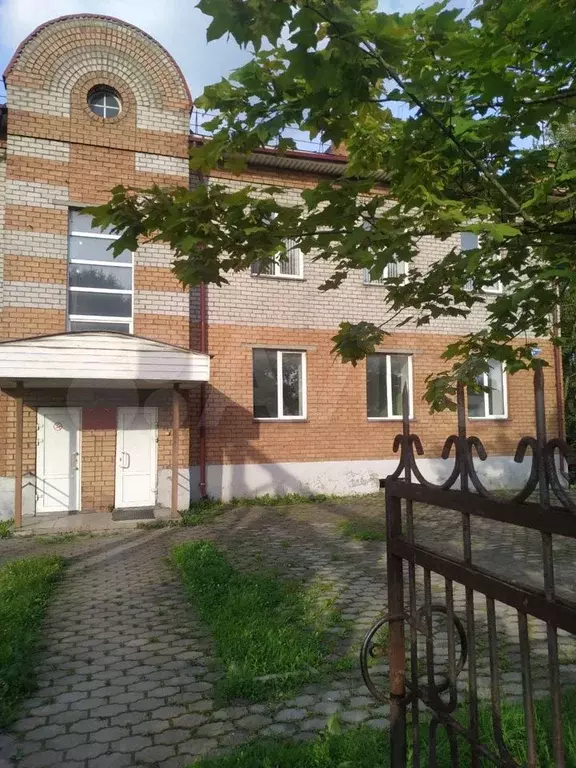 Здание 473 м с земельным участком - Фото 0