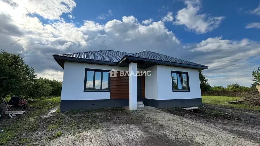 Дом в село Бессоновка, Рябиновая улица (100 м) - Фото 1