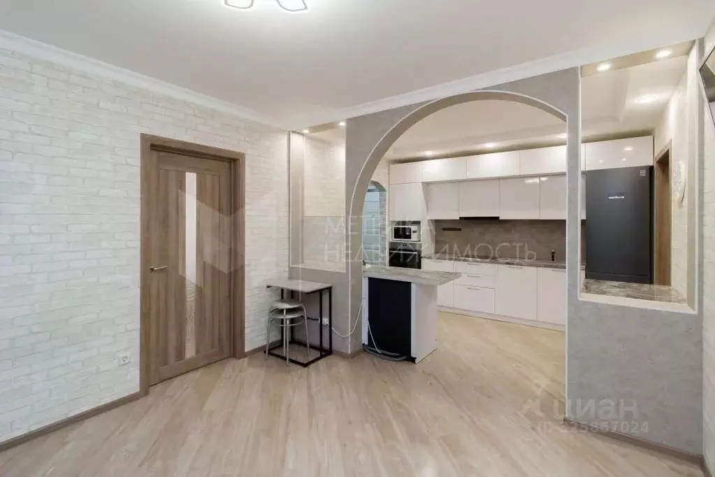 2-к кв. Тюменская область, Тюмень ул. Федюнинского, 58к1 (58.8 м) - Фото 1