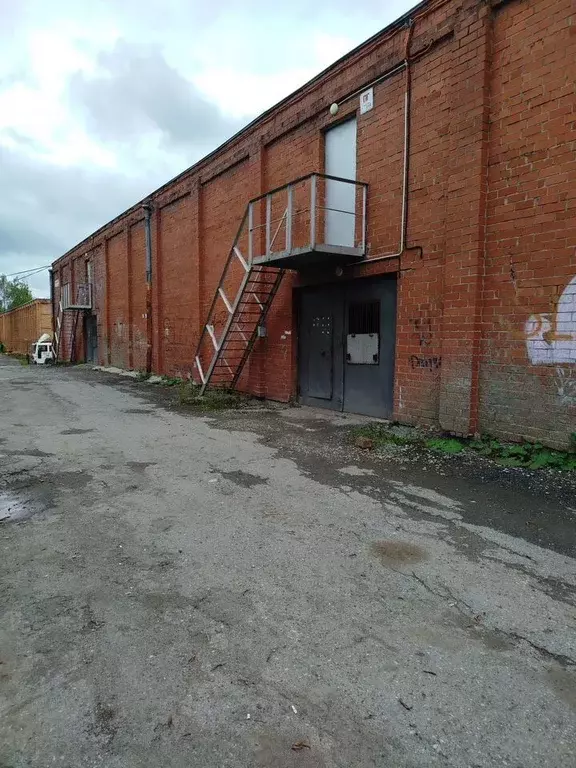 Гараж в Свердловская область, Екатеринбург ул. Астраханская, 34 (17 м) - Фото 1