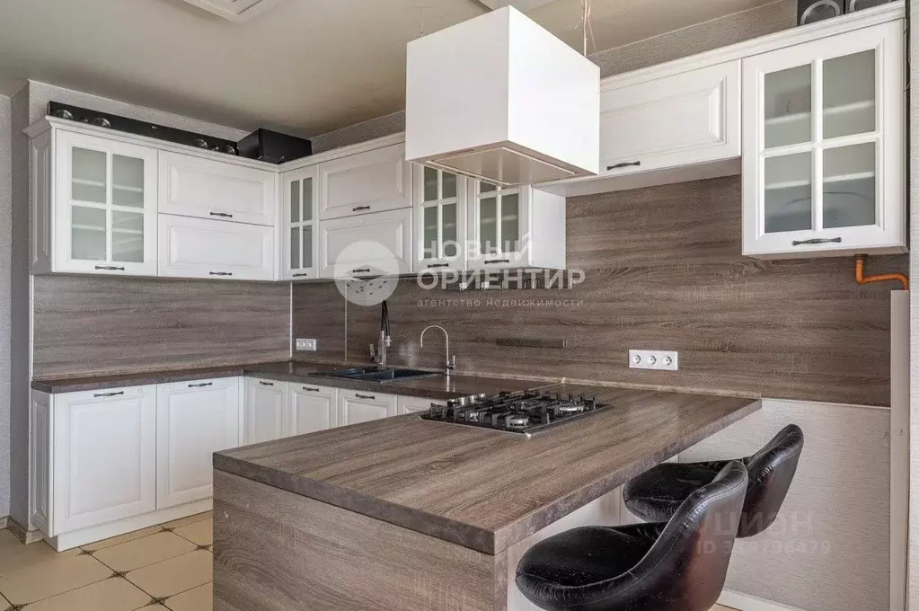 3-к кв. Свердловская область, Екатеринбург ул. Чкалова, 252 (82.4 м) - Фото 0