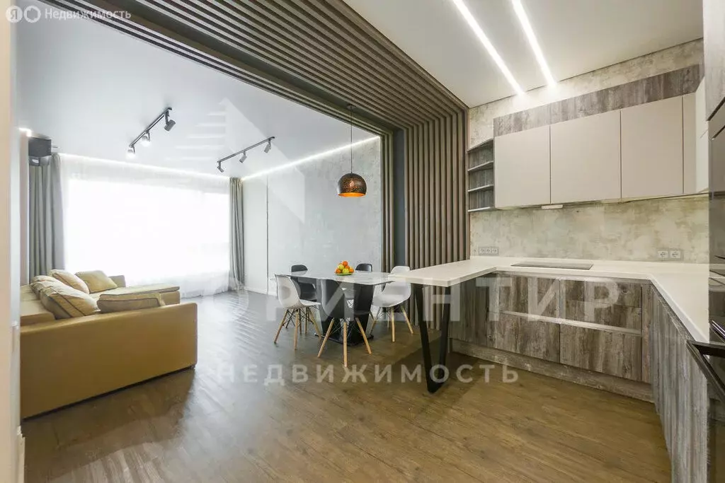 2-комнатная квартира: Екатеринбург, улица Ткачей, 13 (77.6 м) - Фото 1