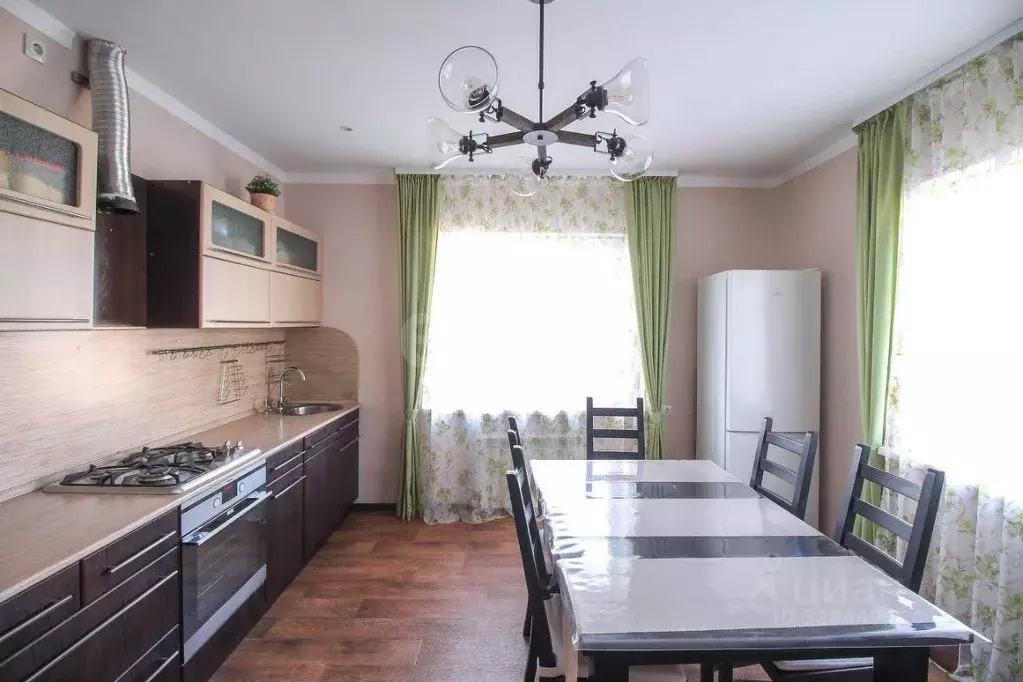 Дом в Алтайский край, Барнаул Авиатор мкр, ул. Тверская (210 м) - Фото 1