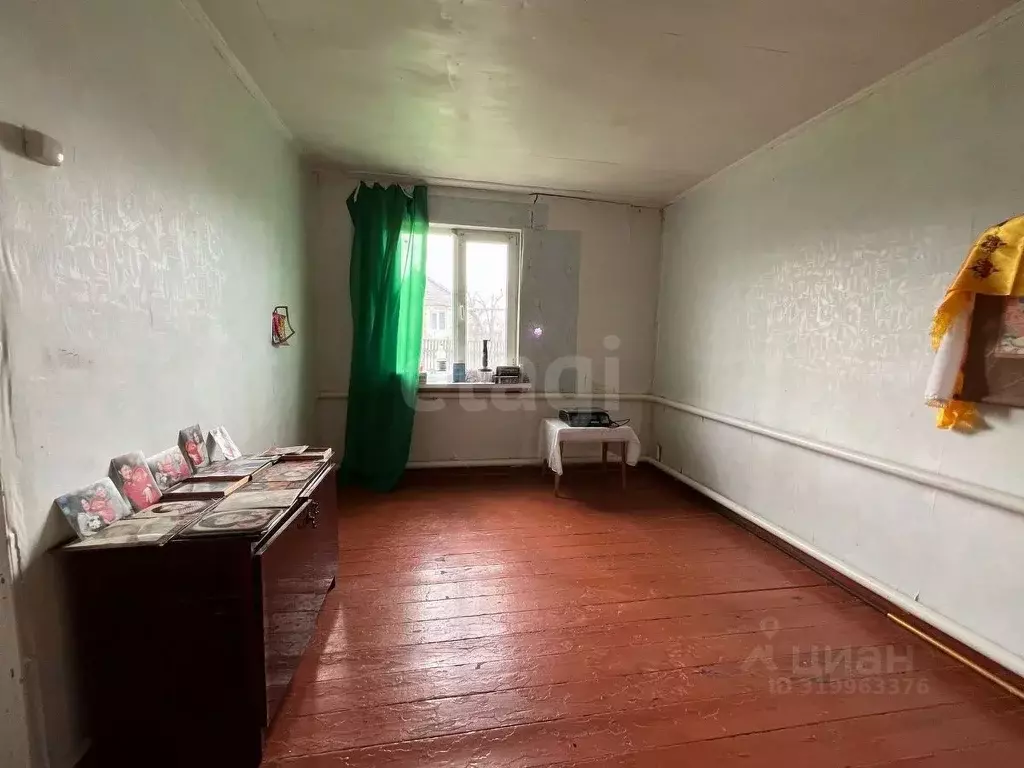5-к кв. Калмыкия, пос. Ики-Бурул ул. Интернациональная, 30 (96.4 м) - Фото 1