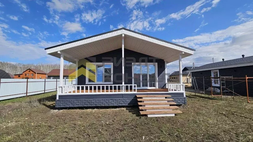 Дом в Омская область, Омский район, с. Троицкое ул. Янтарная (82 м) - Фото 0