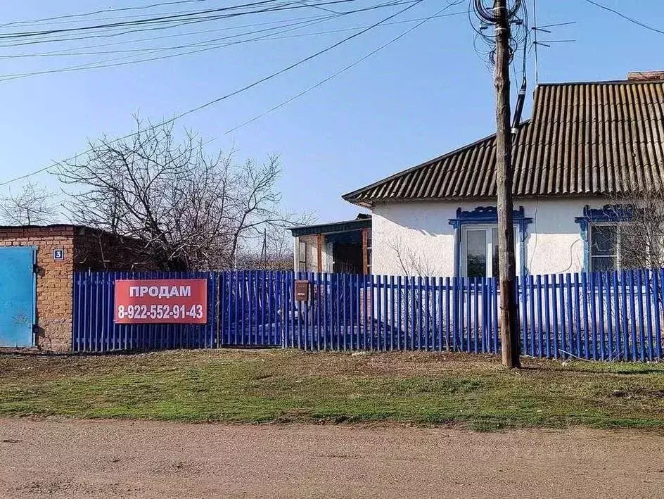 Дом в Оренбургская область, Бузулукский район, с. Сухоречка Колхозная ... - Фото 0