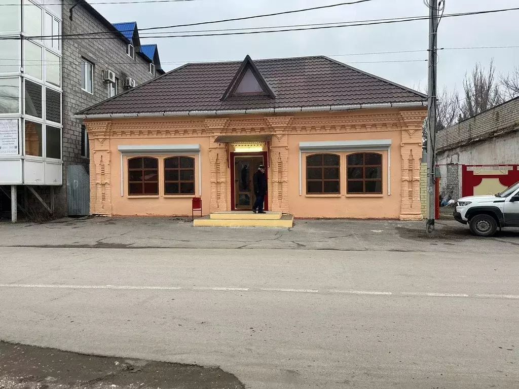 Дом в Волгоградская область, Средняя Ахтуба рп ул. Свердлова, 37 (65 ... - Фото 0