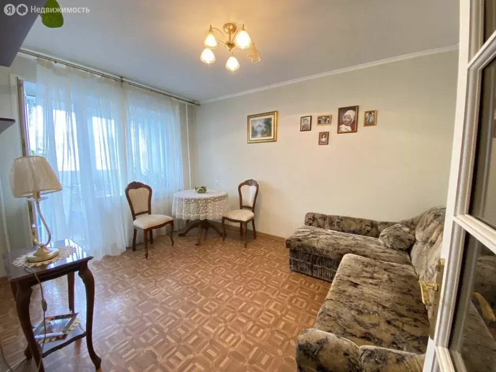 3-комнатная квартира: посёлок городского типа Петра Дубрава, улица ... - Фото 1