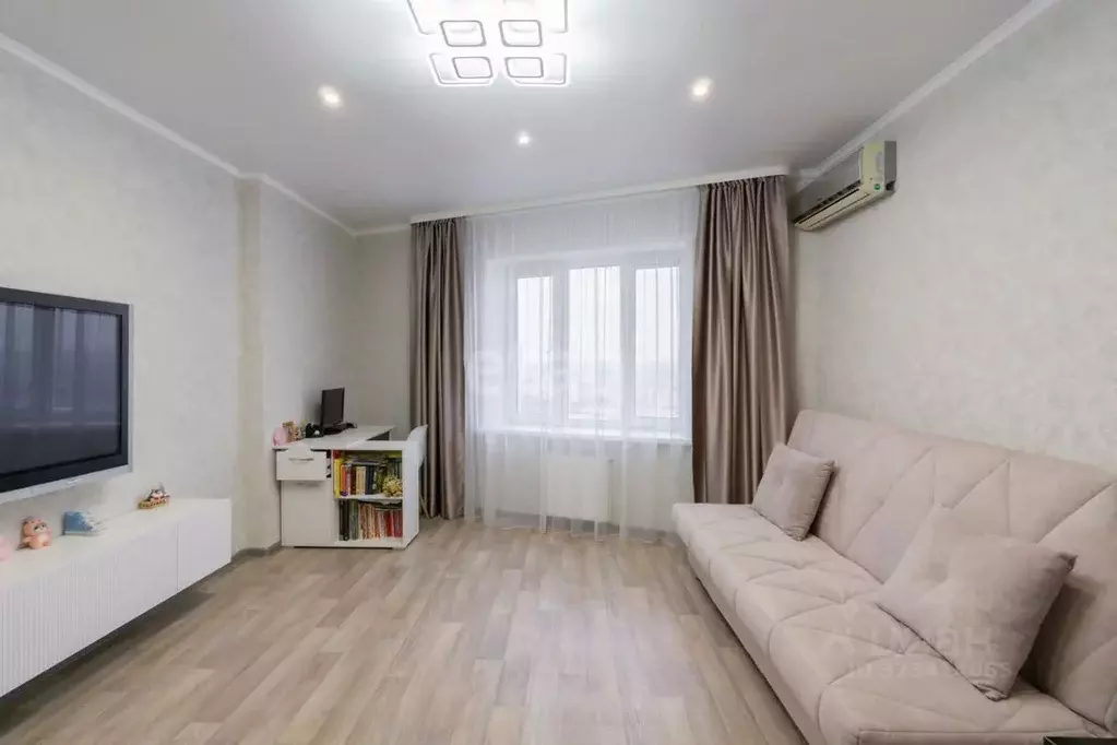 2-к кв. Татарстан, Набережные Челны ул. Академика Королева, 37 (71.5 ... - Фото 1