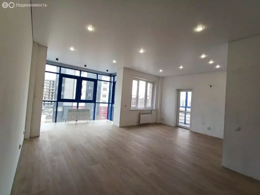 3-комнатная квартира: Абакан, улица Генерала Тихонова, 14 (92.4 м) - Фото 1
