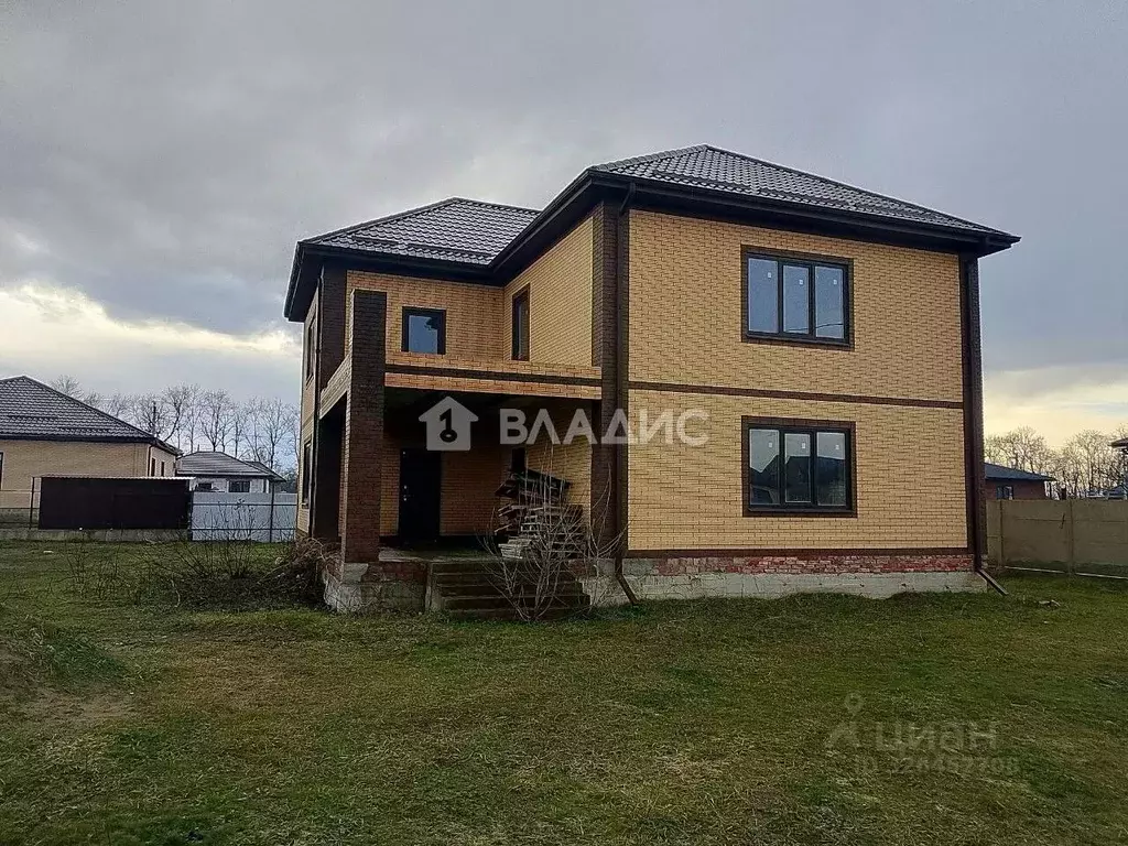 Дом в Адыгея, Майкоп городской округ, пос. Западный ул. ... - Фото 1