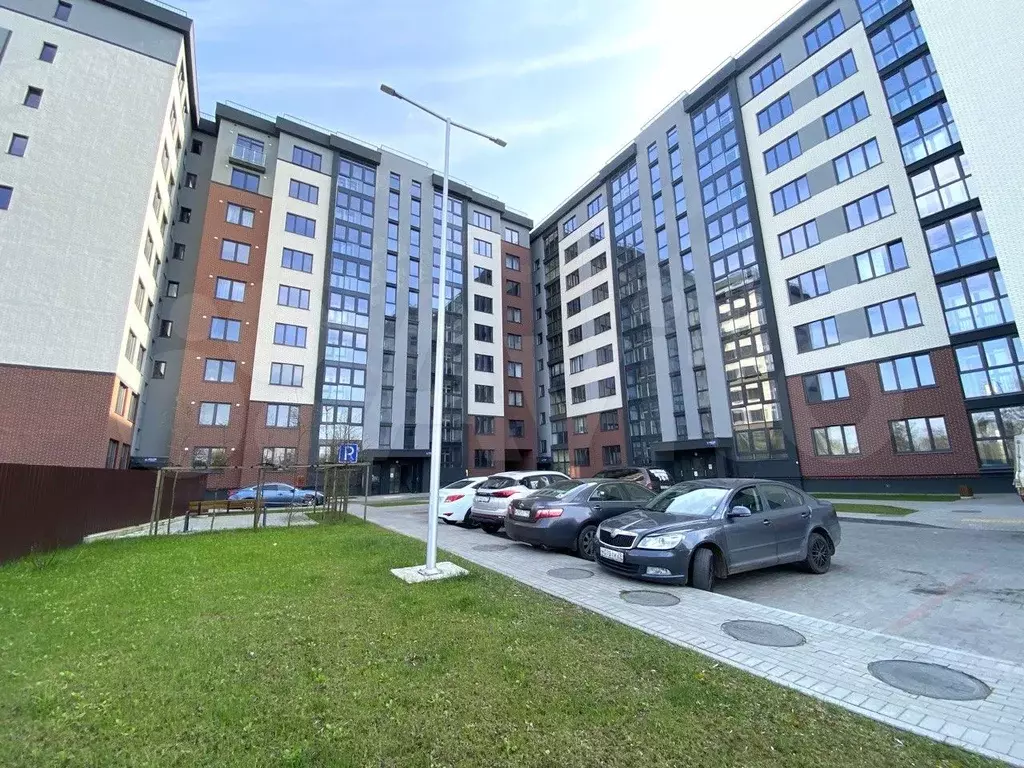 2-к. квартира, 65 м, 1/9 эт. - Фото 0