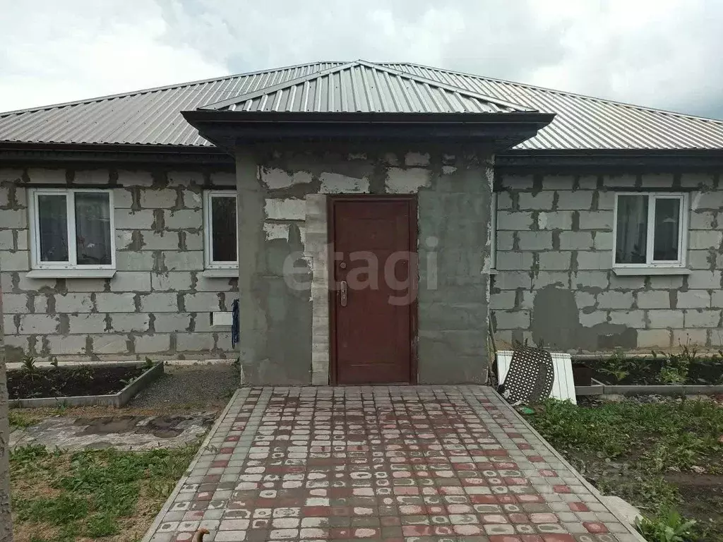 Дом в Белгородская область, Губкинский городской округ, с. Теплый ... - Фото 0