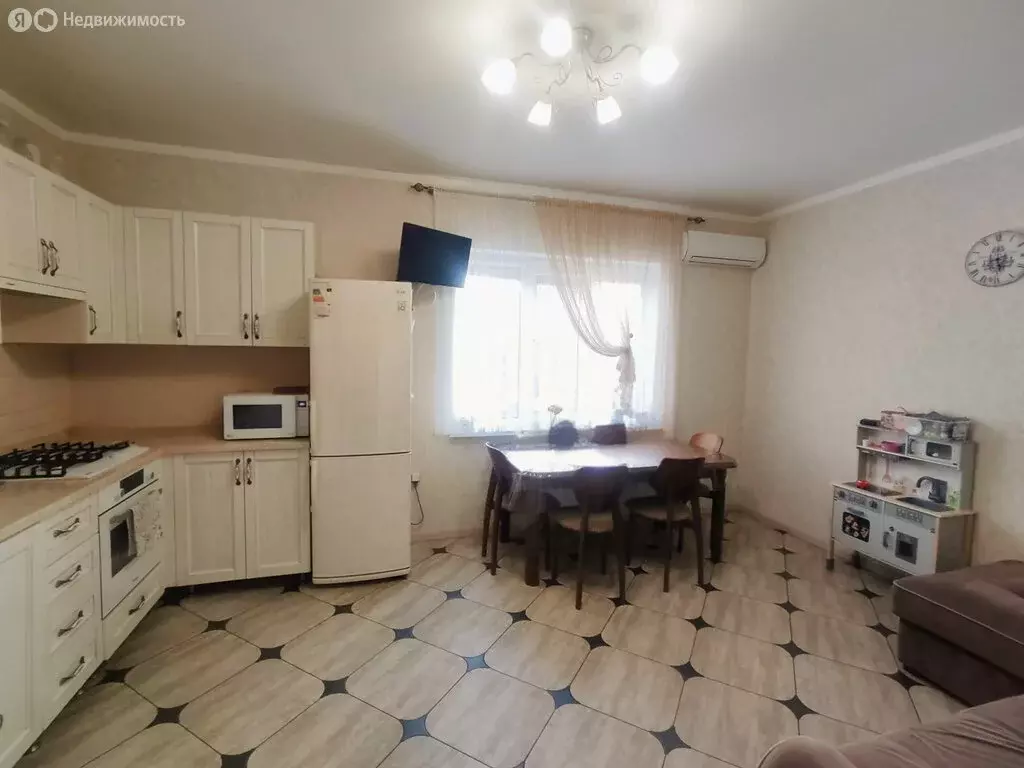 3-комнатная квартира: Новочеркасск, улица Богдана Хмельницкого, 75к2 ... - Фото 0