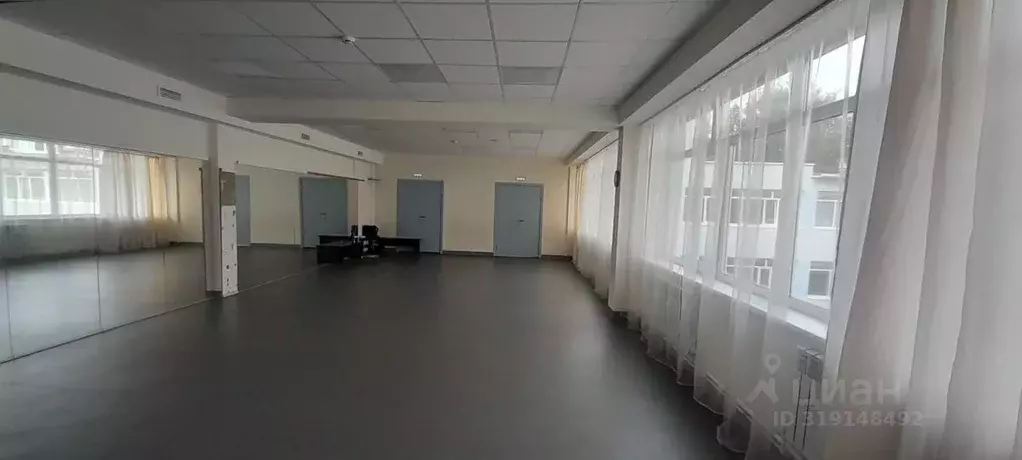 Помещение свободного назначения в Татарстан, Нижнекамск просп. ... - Фото 0