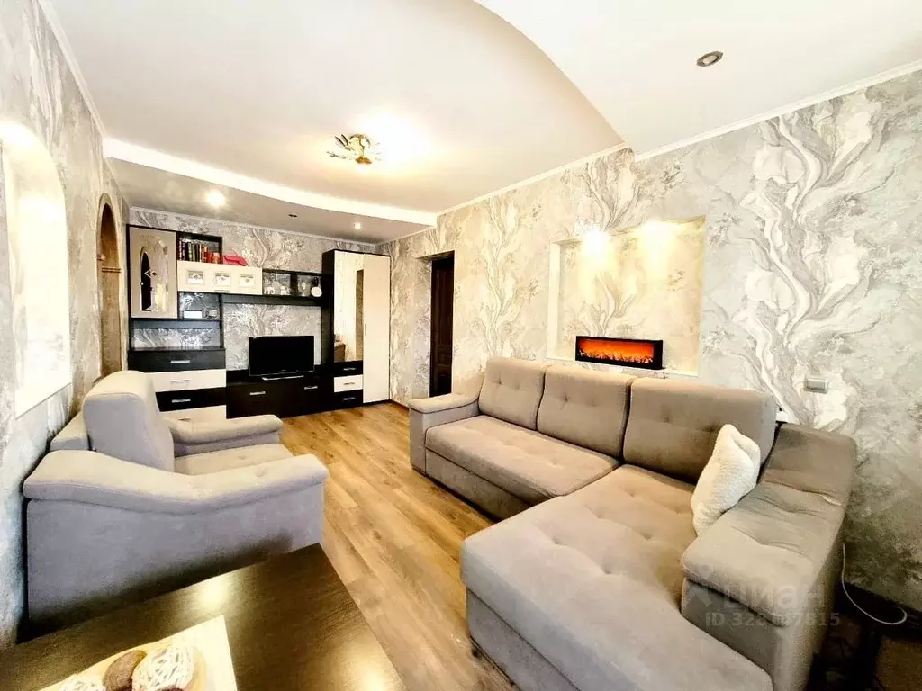 3-к кв. Омская область, Омск Звездный мкр, ул. Бережного, 3 (60.0 м) - Фото 1