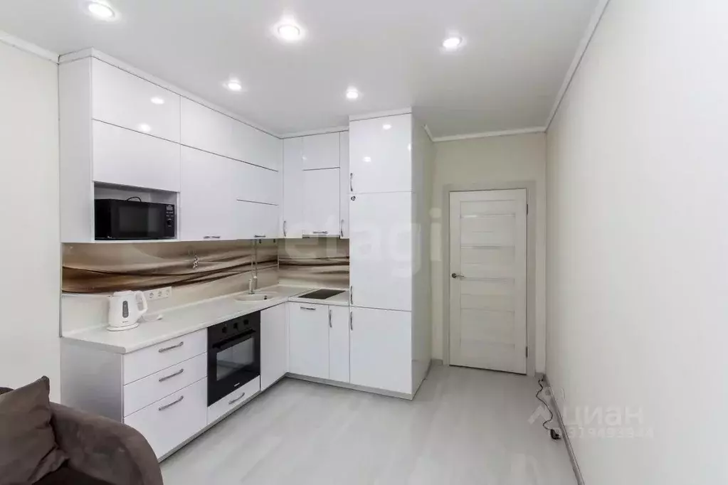 1-к кв. Тюменская область, Тюмень ул. Мельникайте, 2к5 (40.0 м) - Фото 0