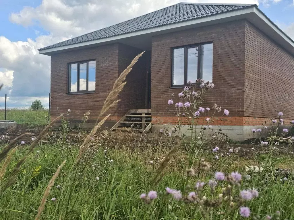 Дом в Татарстан, Тукаевский район, Малошильнинское с/пос, с. ... - Фото 1